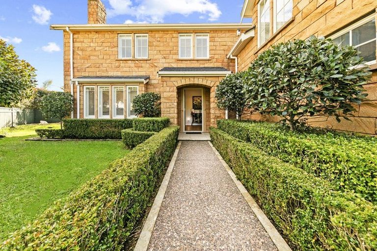 Photo of property in 12 Fairfield Lane, East Tamaki Heights, Auckland, 2016