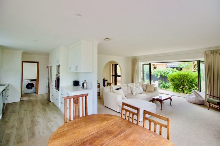 Photo of property in 9a Kiwi Road, Point Chevalier, Auckland, 1022