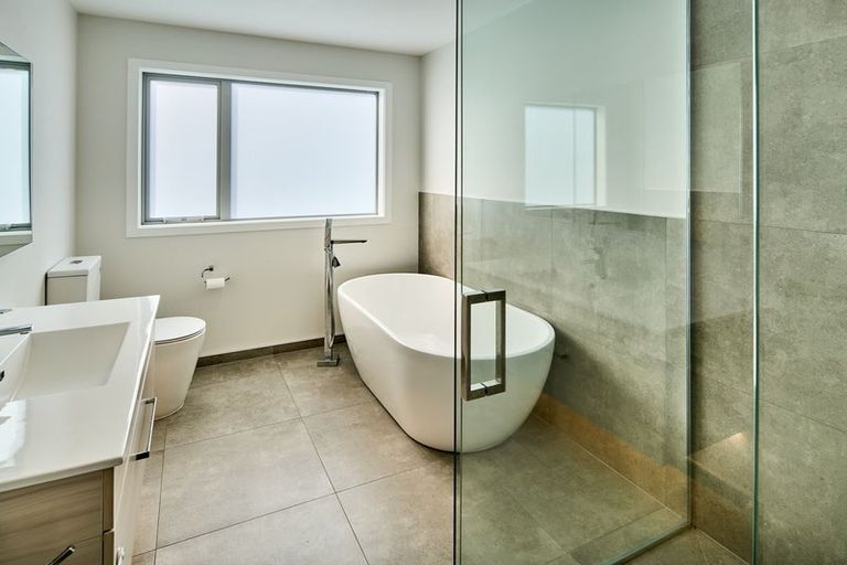 Photo of property in 28 Domett Street, Newlands, Wellington, 6037