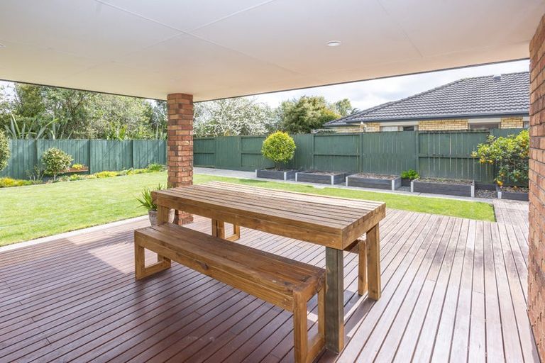 Photo of property in 17 Whitford Place, Rototuna North, Hamilton, 3210