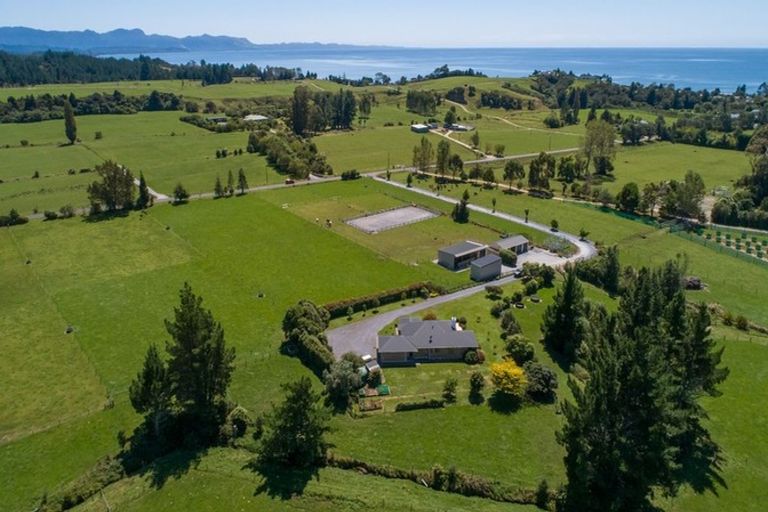 Photo of property in 118 Patons Rock Road, Patons Rock, Takaka, 7182