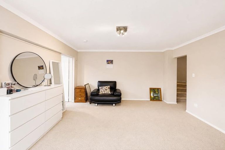 Photo of property in 30 Charles Dickens Drive, Mellons Bay, Auckland, 2014