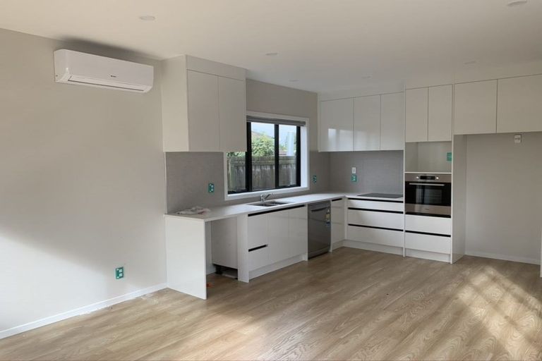 Photo of property in 5a Tawa Road, Te Atatu Peninsula, Auckland, 0610