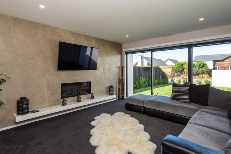 Photo of property in 41 Waterstock Way, Parklands, Christchurch, 8083