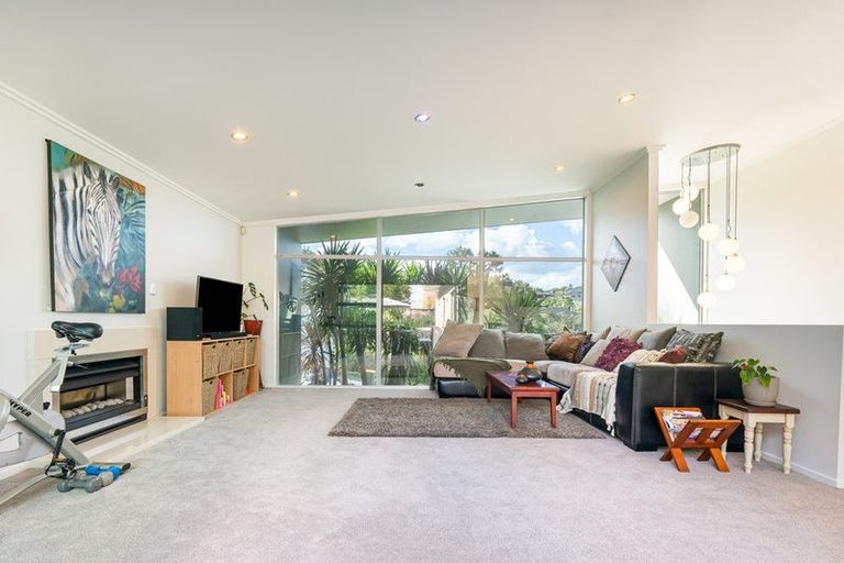 Photo of property in 4 Ilam Lane, Fairview Heights, Auckland, 0632