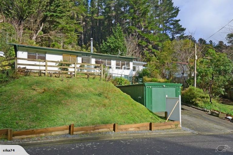 Photo of property in 76 Elmslie Road, Pinehaven, Upper Hutt, 5019