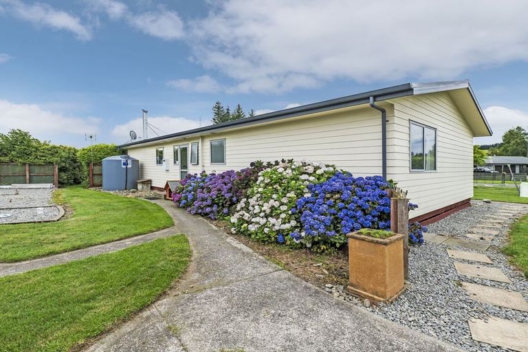 Photo of property in 8 Cross Street, Coalgate, 7673