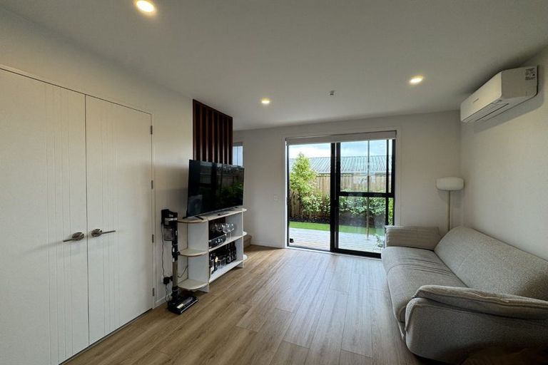 Photo of property in 27d Dawnhaven Drive, Te Atatu Peninsula, Auckland, 0610