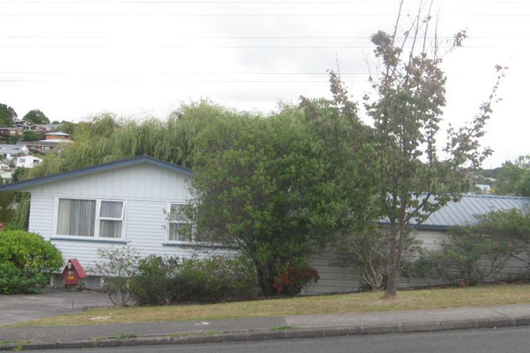 Photo of property in 40 Totaravale Drive, Totara Vale, Auckland, 0629