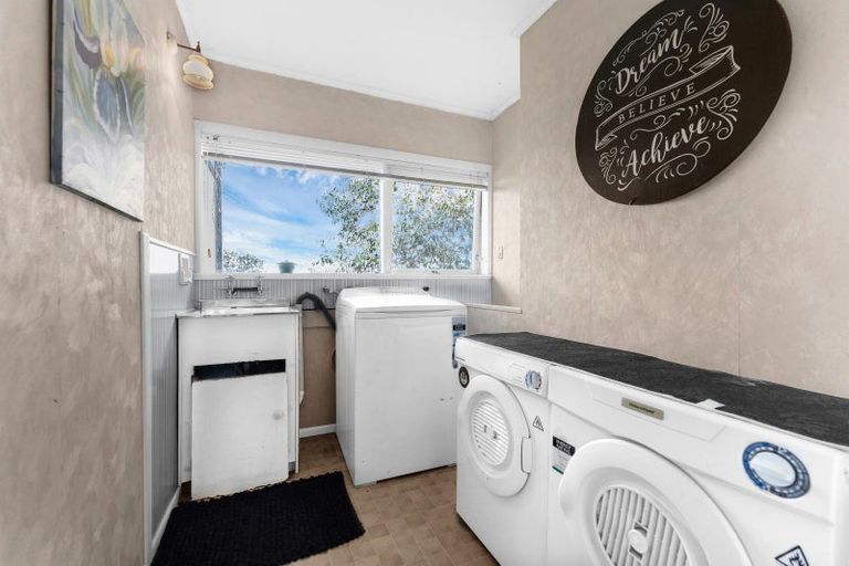 Photo of property in 6 Youngs Road, Papakura, 2110