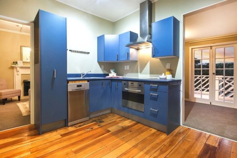 Photo of property in 128 Paremata Road, Paremata, Porirua, 5024