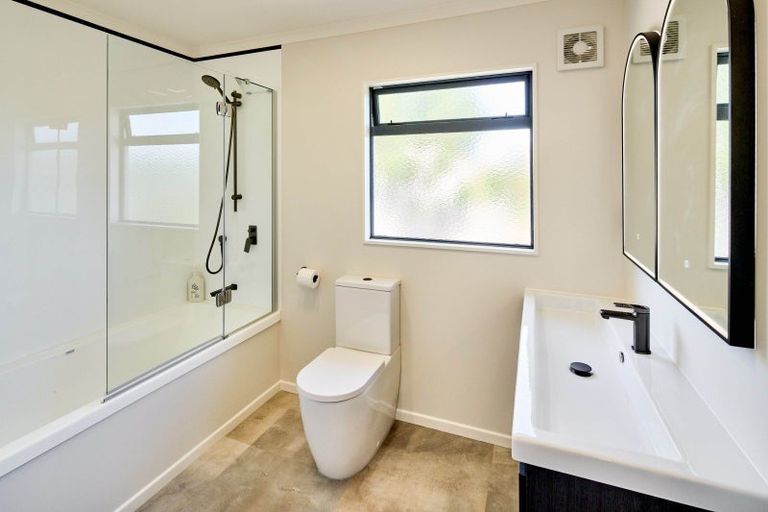 Photo of property in 122 Woodman Drive, Tawa, Wellington, 5028