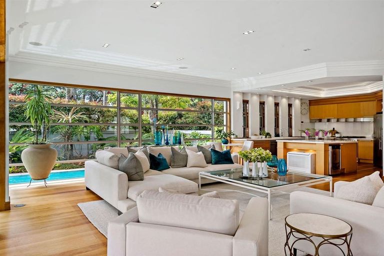 Photo of property in 18a Tiri Road, Milford, Auckland, 0620