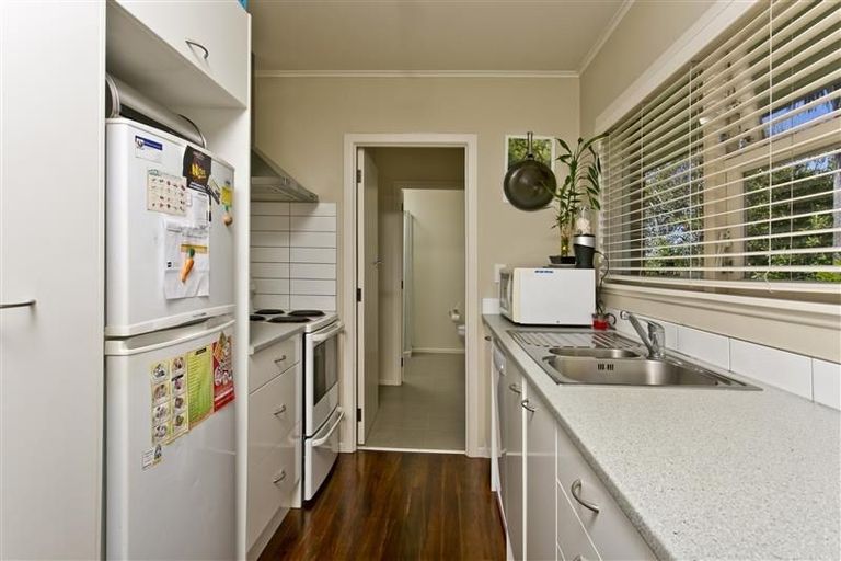Photo of property in 1/13 Liston Street, Northcote, Auckland, 0627