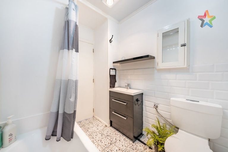 Photo of property in 11 Amundsen Grove, Stokes Valley, Lower Hutt, 5019