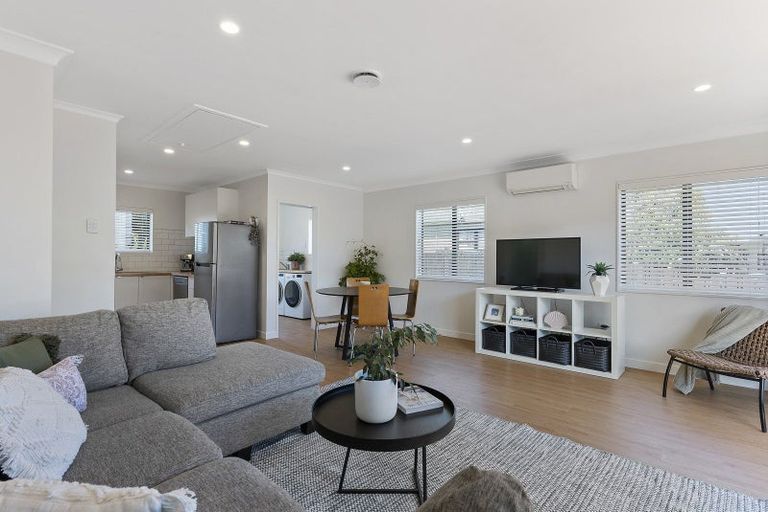 Photo of property in 2/74 Pah Road, Papatoetoe, Auckland, 2025