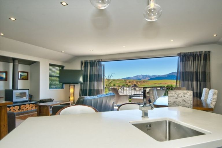 Photo of property in 33 Rannoch Drive, Jacks Point, Queenstown, 9371