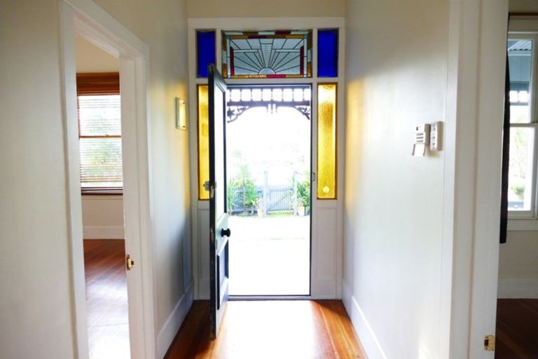 Photo of property in 44 Lynwood Road, New Lynn, Auckland, 0600