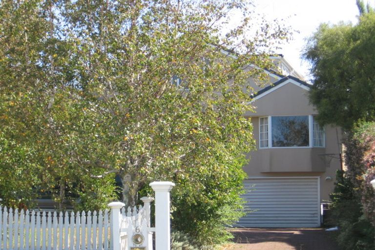 Photo of property in 1 Bournemouth Terrace, Murrays Bay, Auckland, 0630