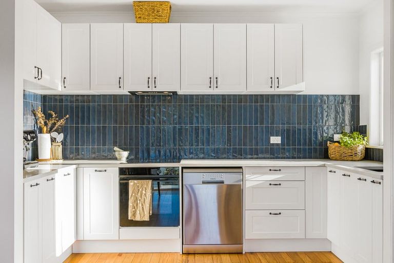 Photo of property in 1/150 East Coast Road, Forrest Hill, Auckland, 0620