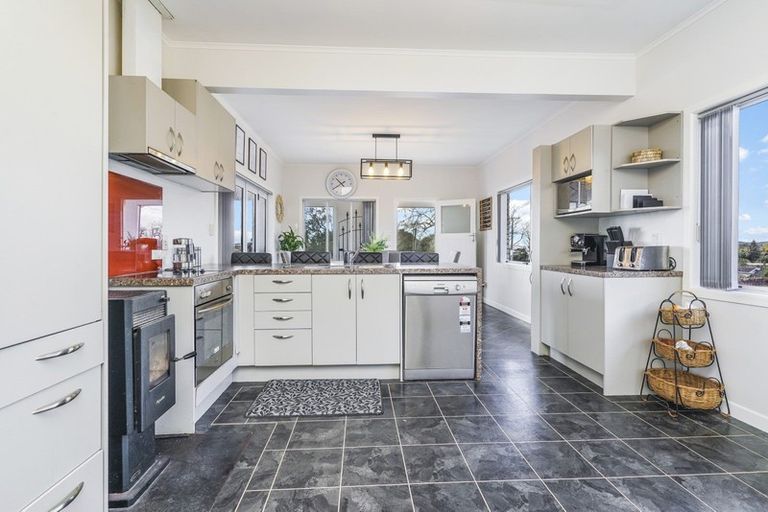 Photo of property in 76 Forest Lake Road, Forest Lake, Hamilton, 3200