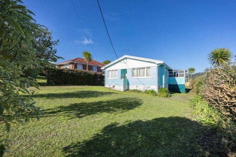 Photo of property in 52 Savoy Road, Glen Eden, Auckland, 0602
