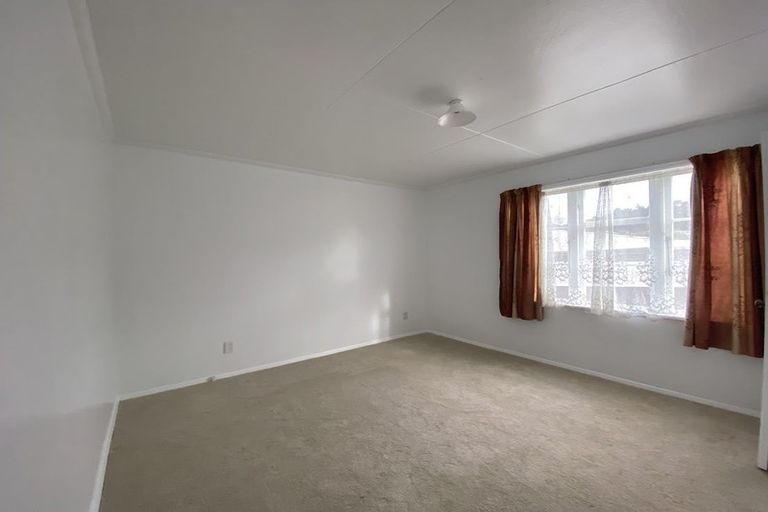 Photo of property in 70 Stokes Valley Road, Stokes Valley, Lower Hutt, 5019