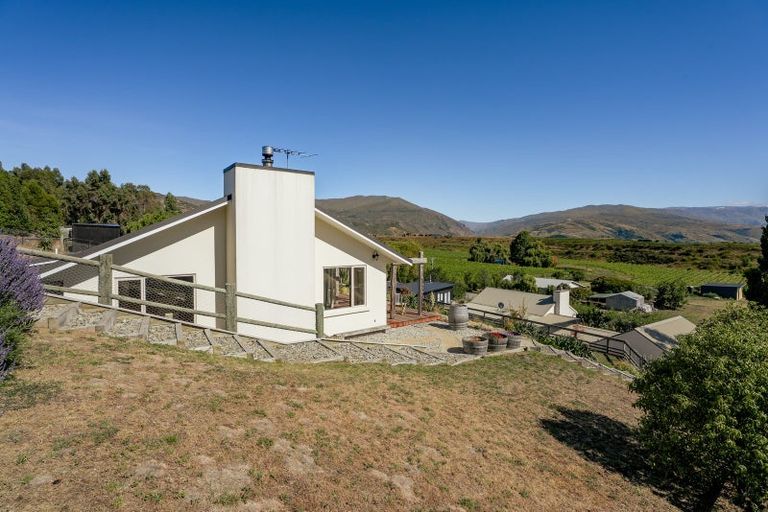 Photo of property in 32 Hall Road, Bannockburn, Cromwell, 9384