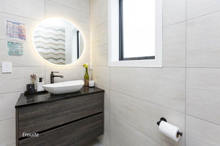 Photo of property in 11 Buddle Road, Wallaceville, Upper Hutt, 5018