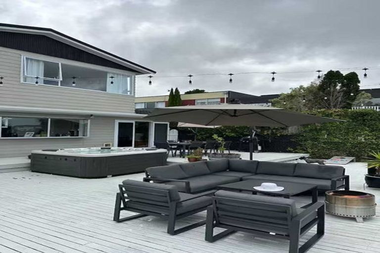 Photo of property in 33 Agincourt Street, Glenfield, Auckland, 0629