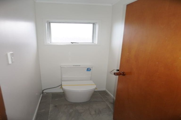 Photo of property in 8 Edgeworth Road, Glenfield, Auckland, 0629