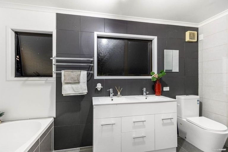 Photo of property in 83 Carnoustie Drive, Wattle Downs, Auckland, 2103