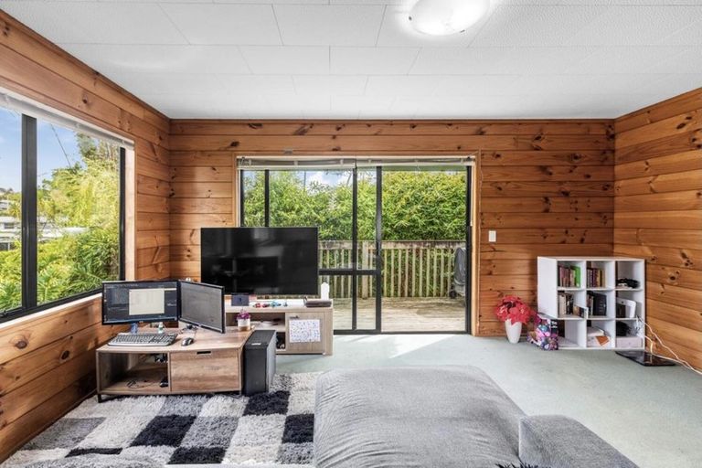 Photo of property in 2/85 Awaruku Road, Torbay, Auckland, 0630