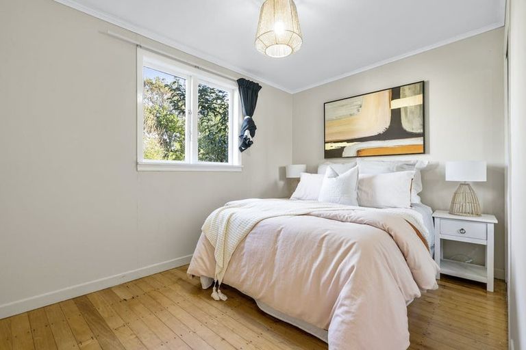 Photo of property in 14 Atkinson Road, Titirangi, Auckland, 0604