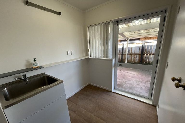 Photo of property in 2 Framalda Place, Conifer Grove, Takanini, 2112