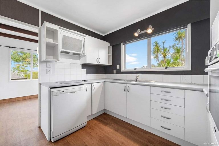 Photo of property in 43 Spence Road, Henderson, Auckland, 0612