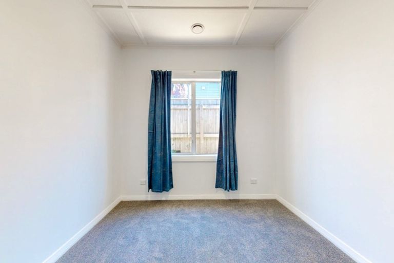 Photo of property in 69 Ranui Crescent, Khandallah, Wellington, 6035