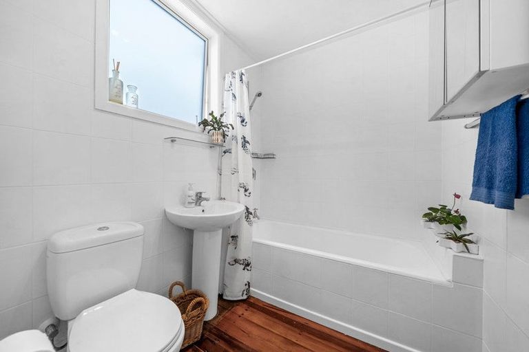 Photo of property in 43 Waimumu Road, Massey, Auckland, 0614