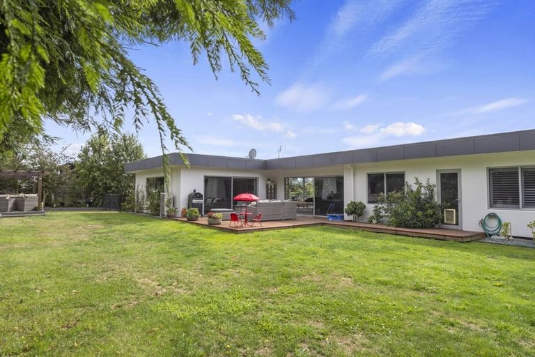 Photo of property in 76 Oakgrove Drive, Rangiora, 7400