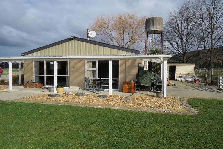 Photo of property in 76 Hakataramea Highway, Waimate, 7977