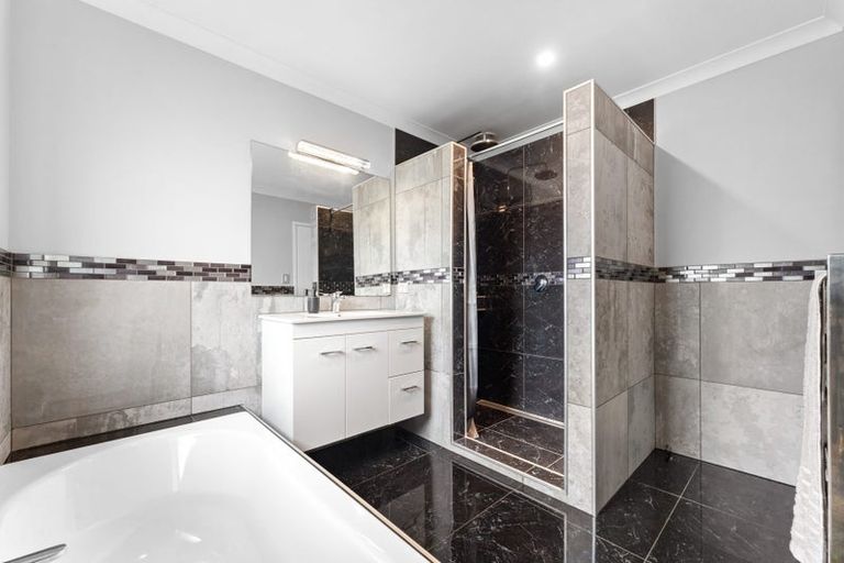 Photo of property in 23 Kahika Grove, Huapai, Kumeu, 0810