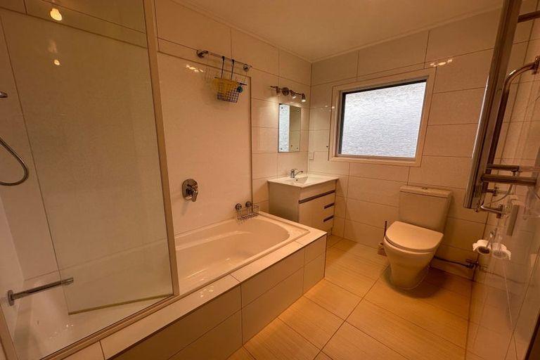 Photo of property in 37 Knightsbridge Drive, Forrest Hill, Auckland, 0620