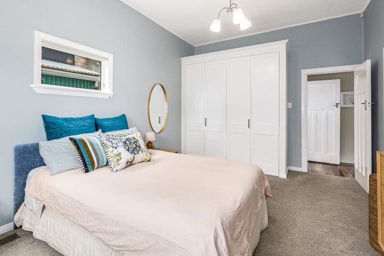 Photo of property in 107 Onepu Road, Lyall Bay, Wellington, 6022