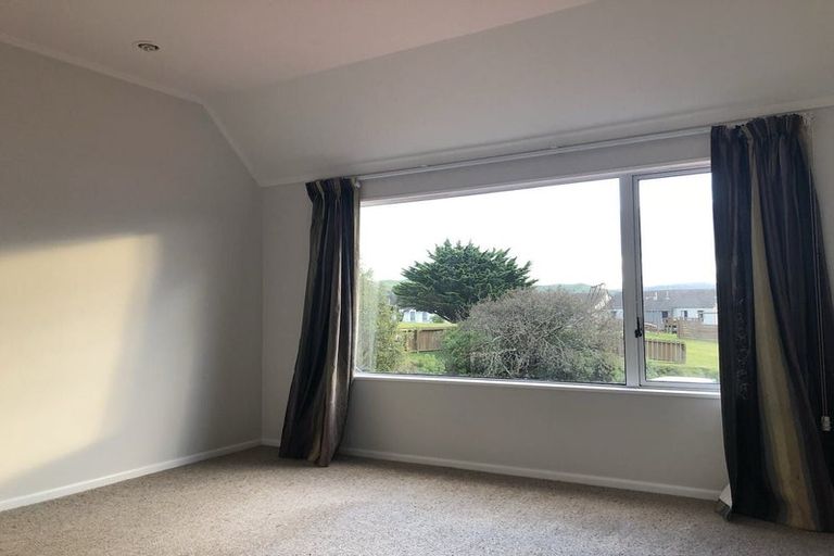 Photo of property in 29 Hollydale Grove, Churton Park, Wellington, 6037