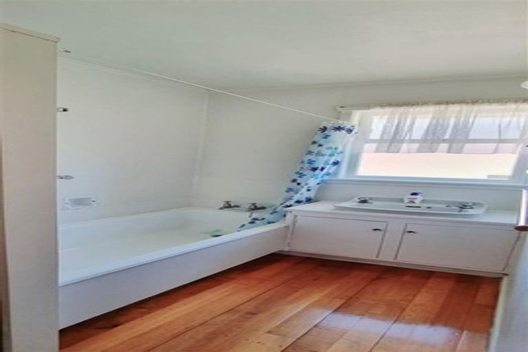 Photo of property in 1a Sutton Crescent, Papatoetoe, Auckland, 2025