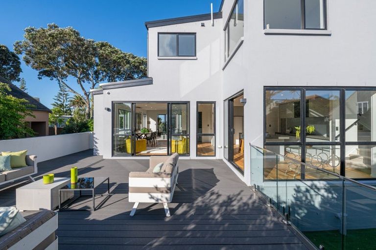 Photo of property in 18b The Esplanade, Eastern Beach, Auckland, 2012