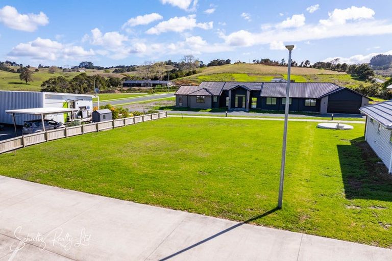 Photo of property in 3 Manaaki Circle, Paparoa, 0571