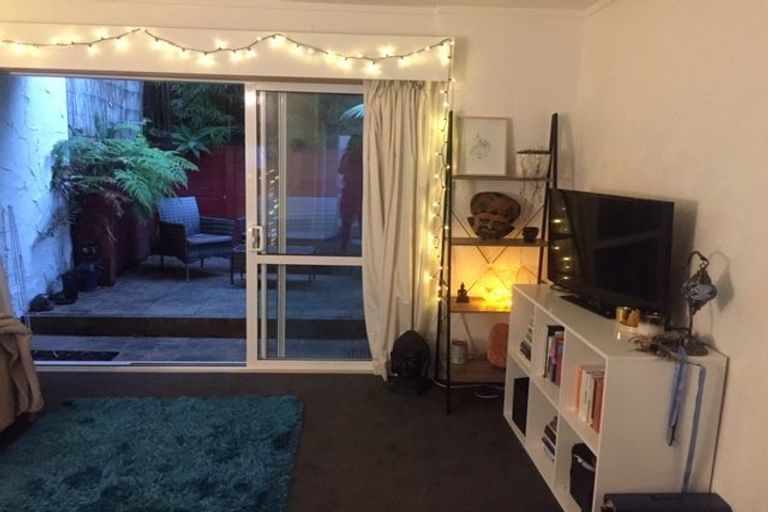 Photo of property in 1/20 Maritime Terrace, Birkenhead, Auckland, 0626