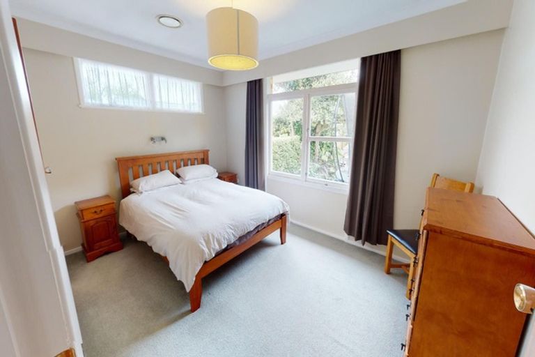 Photo of property in 19 Surrey Crescent, Hokowhitu, Palmerston North, 4410