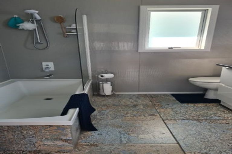 Photo of property in 106 Brandon Street, Featherston, 5710